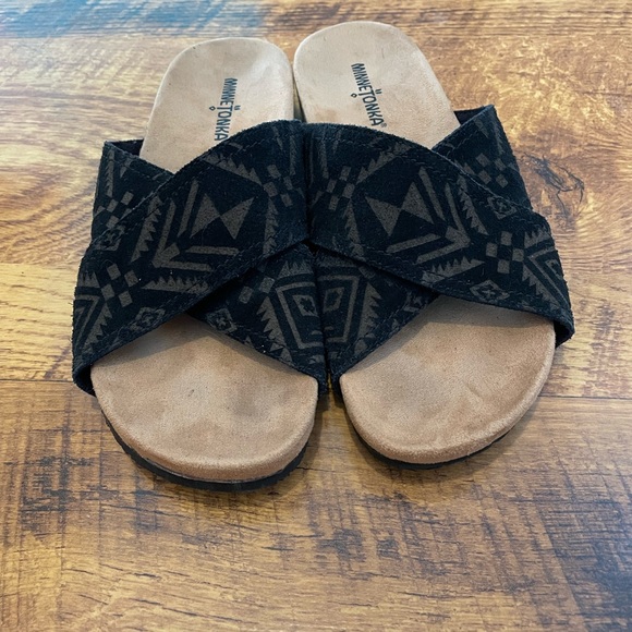 Minnetonka size 9 - Picture 3 of 5